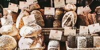 Дмитрий Азаров раскритиковал подчиненных за рост цен на хлеб