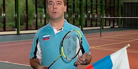 Медведев два дня преследовал Павлюченкову