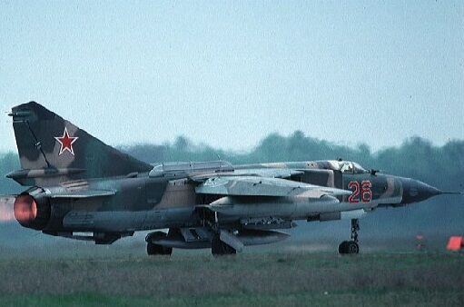 Есть только МиГ-23 между прошлым и будущим. А ещё Ил-2