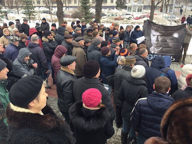 Более ста самарцев отдали дань памяти Борису Немцову