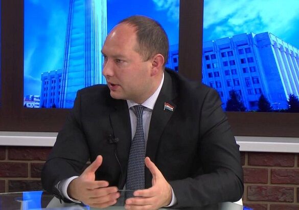 Кандидат Маряхин признался, что лежит с огнестрельным ранением