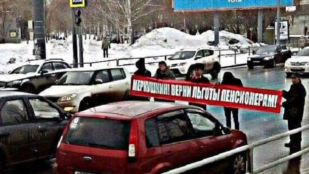 В знак протеста самарские пенсионеры перекрыли Московское шоссе. На 15 минут