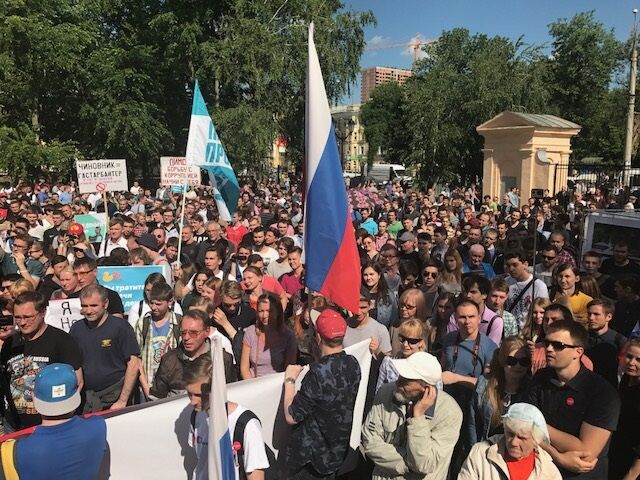 Администрация Фурсова смеет предупреждать сторонников Навального об ответственности за «незаконную деятельность»