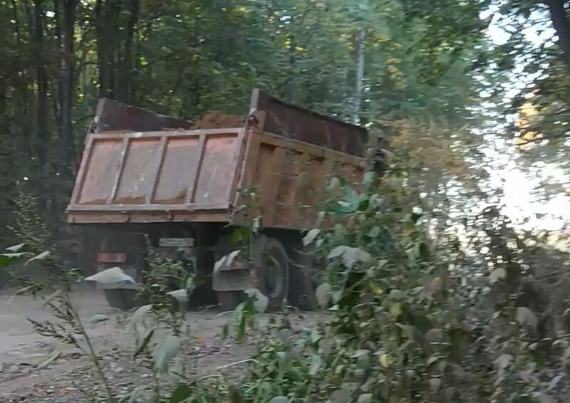 В «Новой Самаре» мусор вывозят в лес
