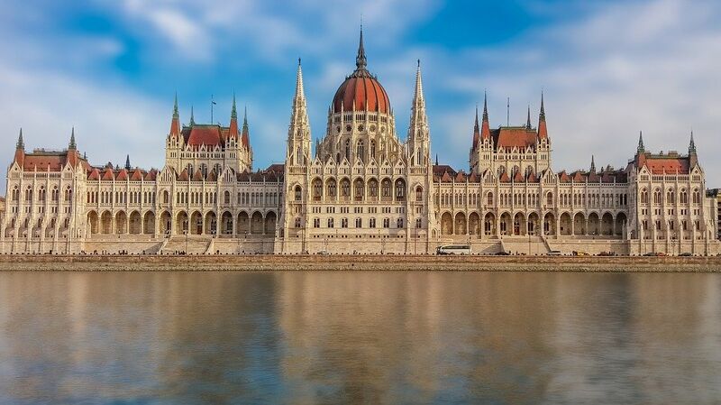 Венгрия приоткрывает границы