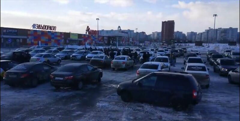 Тольяттинские таксисты начали забастовку
