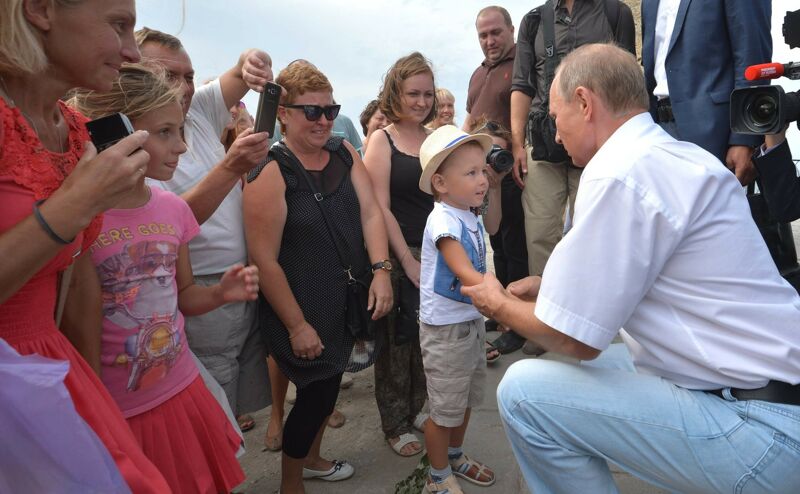 Путин очень любил детей