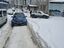 В Самаре пешеход поскользнулся на нечищенной от снега дороге и попал под машину