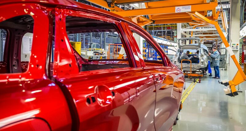 «АвтоВАЗ» останавливает производство автомобилей