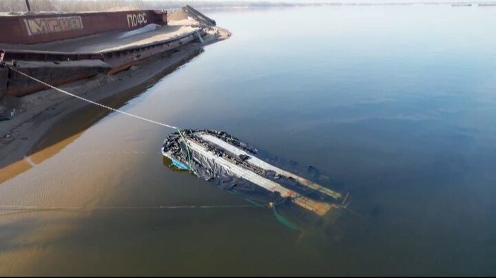 Затонувший «Нептун-7» доставили к речпорту в Самаре