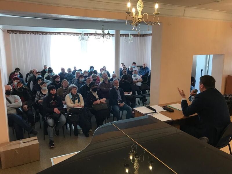 «Мирный» депутат Матвеев с боями прорывается к избирателям поселка Рощинский