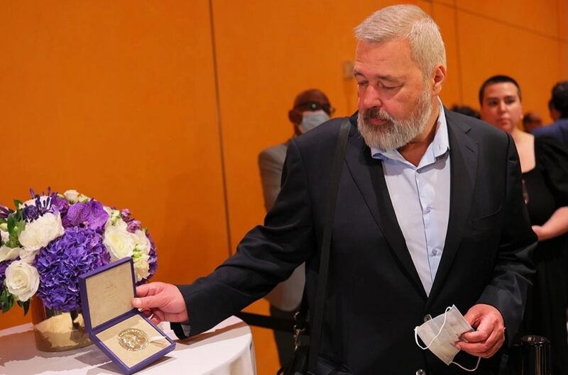 Самарец Дмитрий Муратов продал свою Нобелевскую медаль
