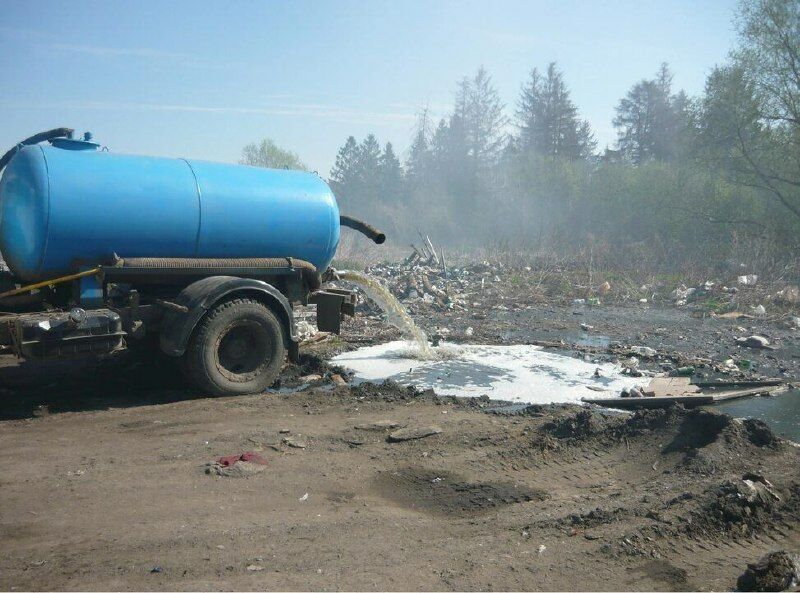В поселке Октябрьский жидкие бытовые отходы от 27 домов и частного сектора сливали за баней
