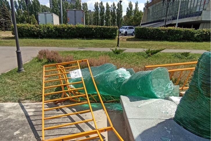 Памятник Пальмиро Тольятти разрушили тяжелым тупым предметом