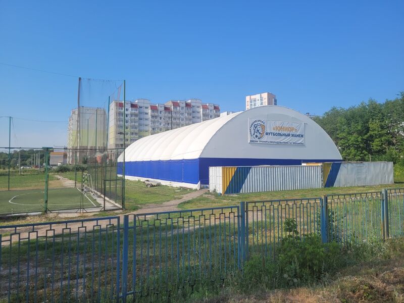 В Новокуйбышевске на территории государственной школы возвели частный спорткомплекс