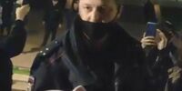 В Самаре на площади Славы полицейские задержали женщину с двумя детьми
