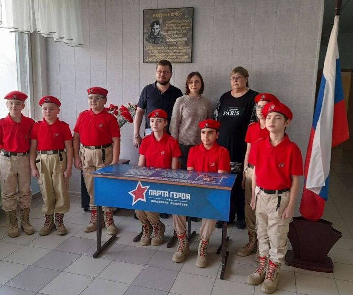 В Самарской области в школах массово появляются парты героев