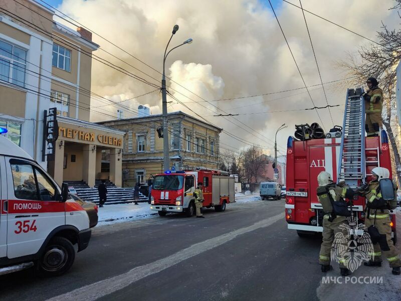 В Самаре горит дом на ул. Некрасовской