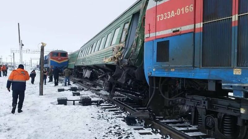 Локомотив врезался в тепловоз поезда «Бишкек — Самара»