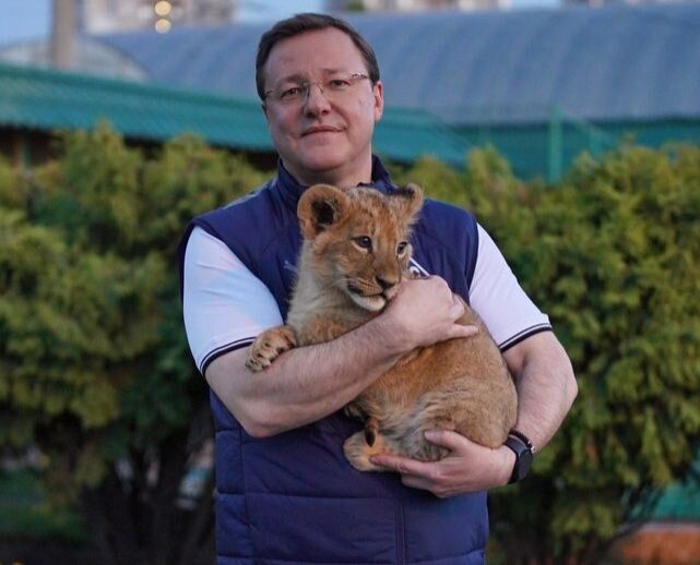 Дмитрий Азаров провел предвыборную кампанию в зоопарке