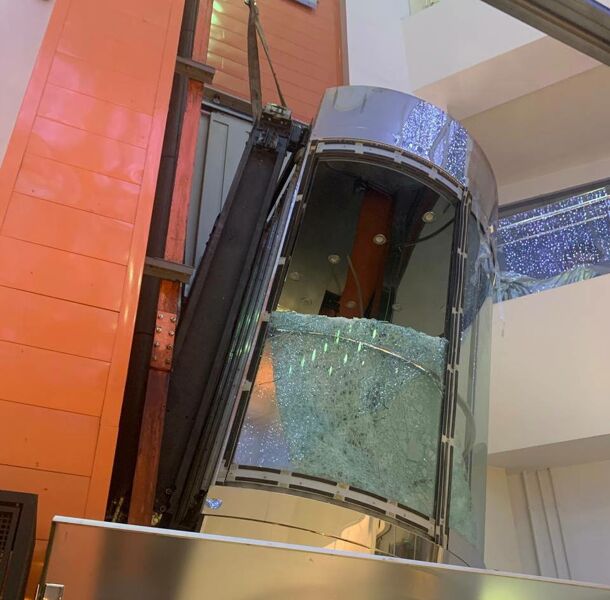 В «Вива Лэнде» опрокинулся лифт с тремя подростками
