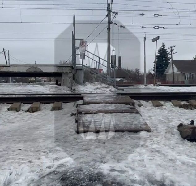 В Зубчаниновке женщина упала на ж/д переходе и попала под поезд