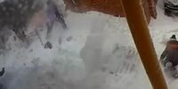 В Самаре на детей обрушился снег с крыши
