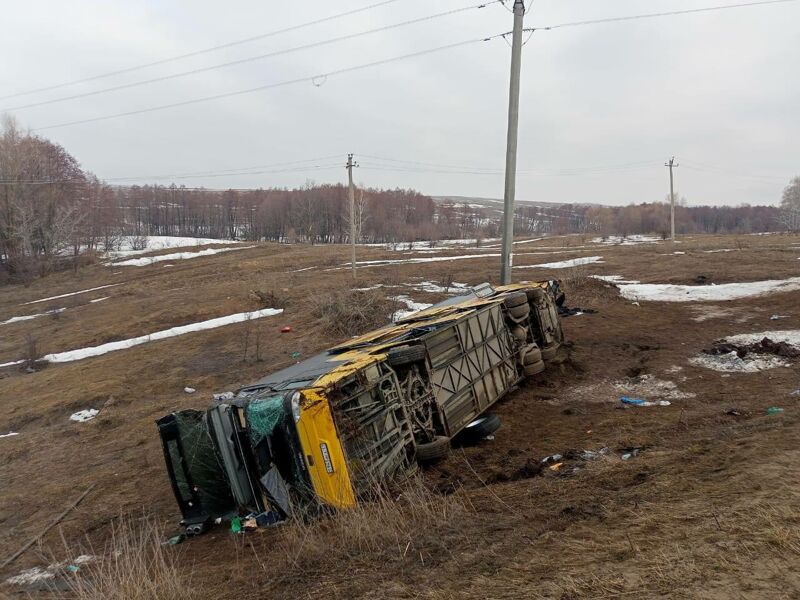 Два человека погибли и 26 пострадали в результате ДТП с рейсовым автобусом в Самарской области