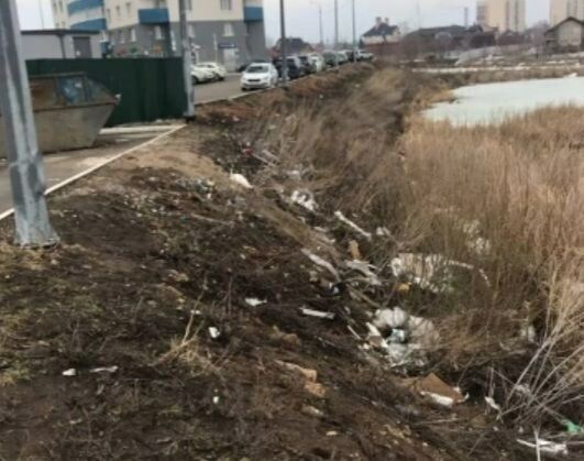 В Волгаре строительный мусор попал в озеро