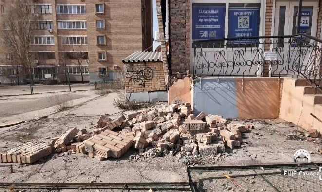 В Самаре обрушилась «пизанская» стена дома на проспекте Кирова