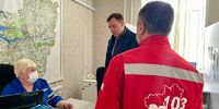 С апреля медикам и водителям скорой помощи немного поднимут зарплату