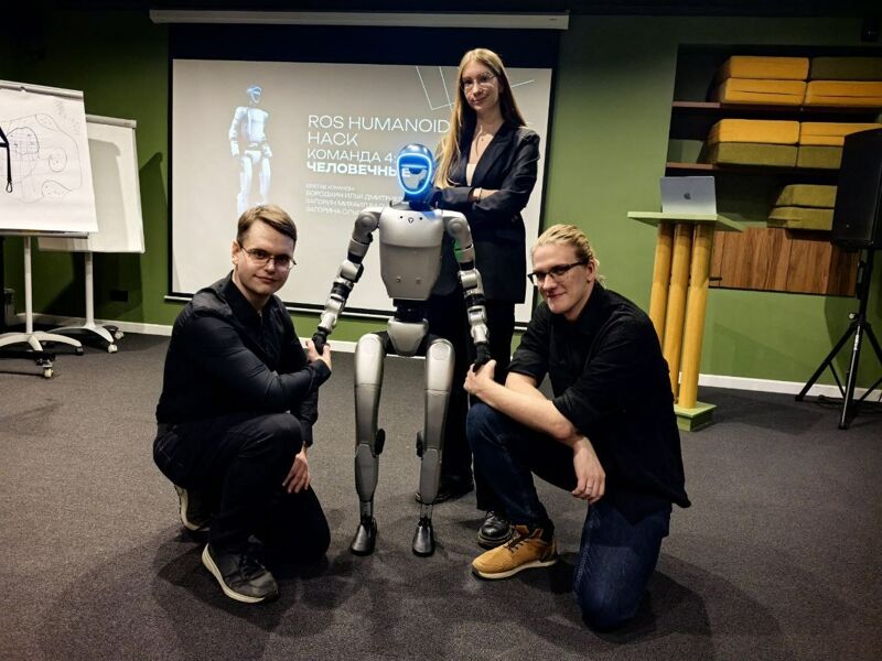 Студенты Самарского университета Королёва победили в первом в России хакатоне по программированию антропоморфных роботов